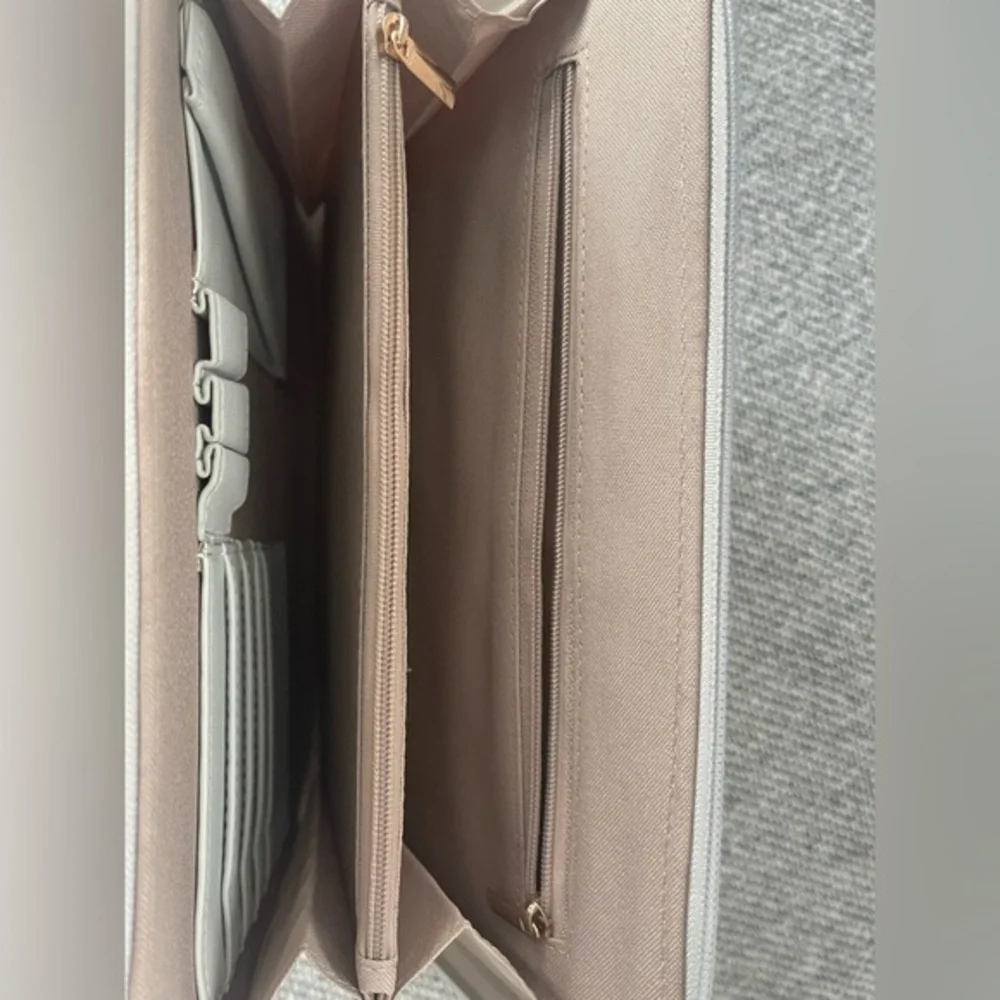 Carianni White IPad Case with Minimalist Design